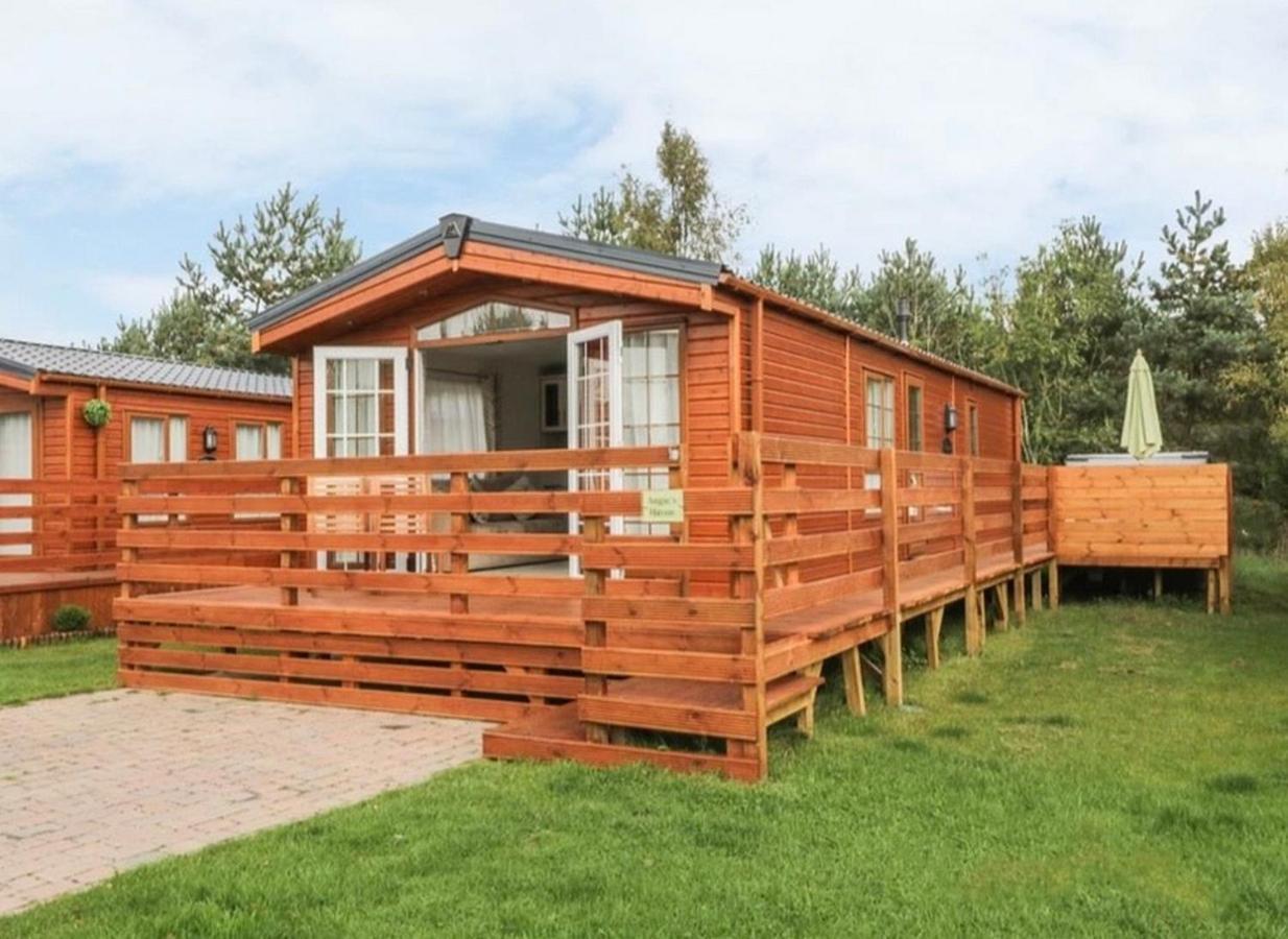 Angie'S Haven, Superb 2 Bedroom Lodge With Hot Tub - Sleeps 6 - Felmoor Park Morpeth Exteriér fotografie